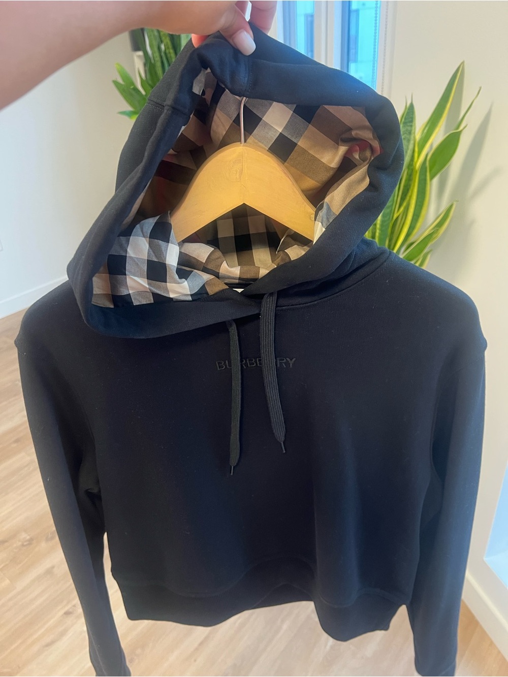 Women’s Burberry Black Cropped Hoodie Sweater.
